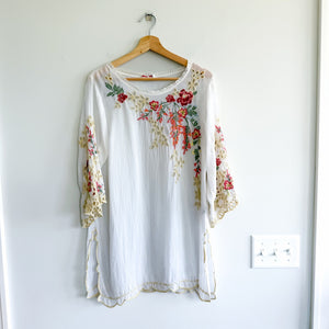 Johnny Was Floral Embroidered Eyelet Sheer Side Slits Tunic Top White M