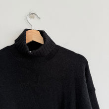 Load image into Gallery viewer, Pomander Place Noir Vivianne Shimmer 3/4 Sleeve Turtleneck Mini Dress Black M
