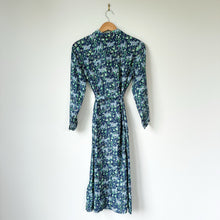 Load image into Gallery viewer, J. Crew Button Front Long Sleeve Midi Shirt Dress in Fauna Floral 00
