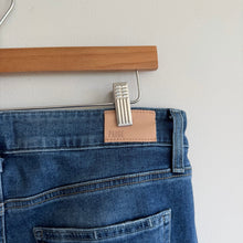 Load image into Gallery viewer, Paige Anessa 31" Denim High Rise Wide Leg Jeans Blue 30
