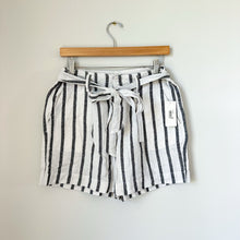 Load image into Gallery viewer, Sanctuary The Artist Island High Rise Casual Paperbag Shorts White/Black 27 NWT
