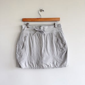 Athleta Trekkie North Mid Rise Drawcord Waist Activewear Skort Light Gray 6