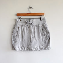 Load image into Gallery viewer, Athleta Trekkie North Mid Rise Drawcord Waist Activewear Skort Light Gray 6
