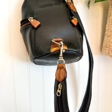 Load image into Gallery viewer, Belle Rose Leather Bucket Bag with Handle And Strap
