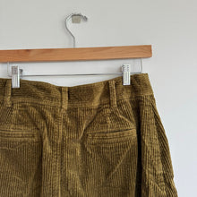 Load image into Gallery viewer, Madewell Corduroy A-Line Mini Skirt Asparagus 6

