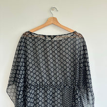 Load image into Gallery viewer, Ted Baker Mamboh Square Cover Up Black L
