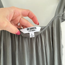 Load image into Gallery viewer, BB Dakota Tiered Ruffled Sleeveless Scoop Neck Maxi Maternity Dress Green L
