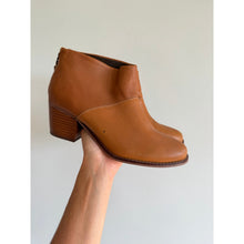 Load image into Gallery viewer, Toms Leila Leather Block Heel Round Toe Ankle Boots Brown 7.5 NEW
