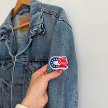 Load image into Gallery viewer, Levi's Chris Stapleton Custom Graphic Patch Cotton Denim Trucker Jacket Blue XL
