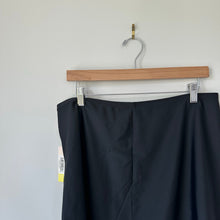 Load image into Gallery viewer, Summersalt The Ruched Swim Skirt Black L NWT
