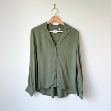 Load image into Gallery viewer, Wilfred Tulum Long Sleeve Collared Button Up Shirt Green XS
