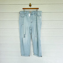 Load image into Gallery viewer, Madewell The Slouchy Boyjean Distressed Straight Jeans Wrightlane Wash 33 NWT
