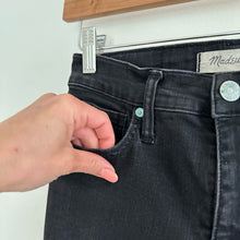 Load image into Gallery viewer, Madewell 9" High-Rise Denim Dark Wash Skinny Jeans in Lunar Wash 25
