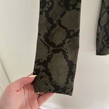 Load image into Gallery viewer, Lululemon Wunder Under Pant *Full-On Luon Leggings Green Gator 4
