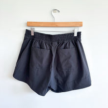 Load image into Gallery viewer, Athleta Hudson Board Ravel Shorts Black 6T
