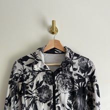 Load image into Gallery viewer, Lululemon Nice Asana Yoga Zip Up Mock Neck Activewear Jacket Black White 4
