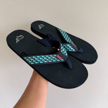Load image into Gallery viewer, Vineyard Vines Classic Foam Whale Print Strap Flip Flop Sandals Navy 11 NEW
