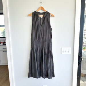 Brochu Walker The Francine V-Neck Sleeveless Smocked Waist Dress Gray L