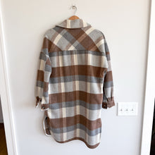 Load image into Gallery viewer, Evereve Raye Plaid Pattern Collared Pockets Button Front Shacket Brown XS
