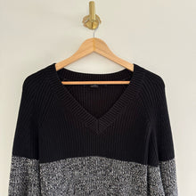 Load image into Gallery viewer, French Connection Lottie Colorblock V-Neck Pullover Sweater Black/Gray M
