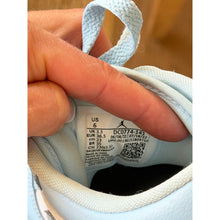 Load image into Gallery viewer, Jordan Air Jordan 1 Low Top Calf Leather Sneakers Blue White 6
