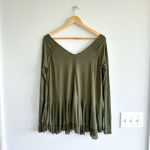 Load image into Gallery viewer, We The Free Free People Ribbed Oversized Top Moss S NWT
