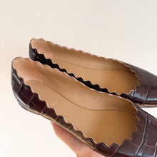 Load image into Gallery viewer, Chloé Lauren Scalloped Croco Ballerina Flats Leather Shoes Brown 36
