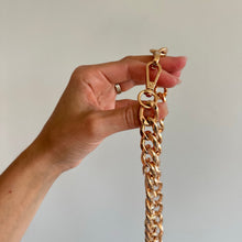 Load image into Gallery viewer, Chunky Chain Swivel Clasp Necklace Gold
