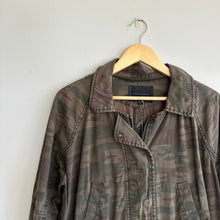 Load image into Gallery viewer, Sanctuary Camo Utility Jacket Green L
