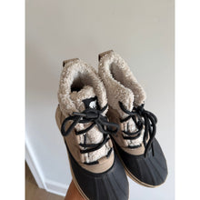 Load image into Gallery viewer, Sorel Out N About IV Chillz Faux Shearling Ankle Winter Boot Cream Black 8
