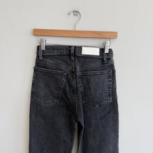 Load image into Gallery viewer, RE/DONE 70s High Rise Stove Pipe Denim Straight Leg Jeans Black 26

