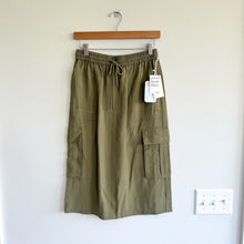 Load image into Gallery viewer, Nordstrom High Rise Cargo Pockets Midi Skirt Green XS NWT
