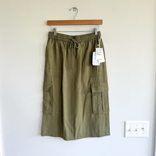 Load image into Gallery viewer, Nordstrom High Rise Cargo Pockets Midi Skirt Green XS NWT

