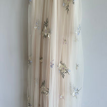 Load image into Gallery viewer, Lulus Lorenzo Floral Embroidered Sleeveless Lovely Tulle Maxi Dress Cream S
