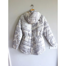 Load image into Gallery viewer, The North Face Camouflage Pattern Zip Up Outdoor Puffer Jacket Gray White M
