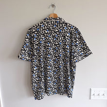 Load image into Gallery viewer, Hanna Andersson Short Sleeve HannaSoft Pajama Top Black Flowers on Ecru L
