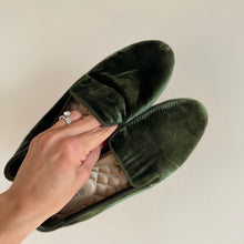 Load image into Gallery viewer, Birdies Heron Velvet Loafers Quilted Insole Flat Shoes Green 7.5
