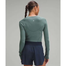 Load image into Gallery viewer, Lululemon Swiftly Tech Cropped Long-Sleeve 2.0 Activewear Top Green 6
