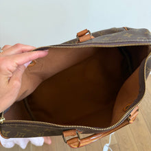 Load image into Gallery viewer, Louis Vuitton Speedy Bandoulière 35 Monogram Leather Top Handle Handbag Brown
