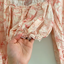 Load image into Gallery viewer, Show Me Your Mumu Claudia Crop Top in Pink Majestic Palm L
