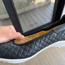 Load image into Gallery viewer, Royal Albartross Quilted Leather Low Top Slip On Golf Shoes Black 8 NEW
