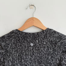 Load image into Gallery viewer, Lululemon Extra Mile Long Sleeve Jacquard Running Top Black 6
