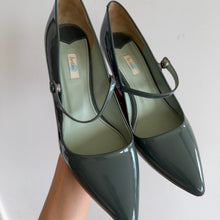 Load image into Gallery viewer, Boden Patent Leather Pointed-Toe Pump Kitten Heels Green 7
