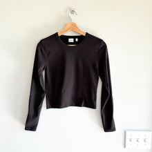 Load image into Gallery viewer, Aritzia Sunday Best Crew Neck Long Sleeve Cropped Top Black S
