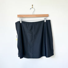 Load image into Gallery viewer, Summersalt The Ruched Swim Skirt Black L NWT
