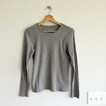 Load image into Gallery viewer, Everlane Ribbed Knit Crew Neck Stretch Long Sleeve Top Gray L
