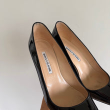 Load image into Gallery viewer, Manolo Blahnik BB Patent Leather Pointed Toe Slip On Pumps Black 9.5
