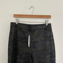Load image into Gallery viewer, Sanctuary Carnaby Kick Crop Semi High Rise Legging in Full Moon Camo XL
