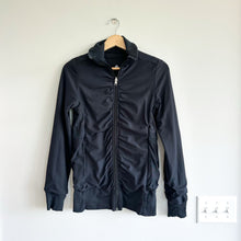Load image into Gallery viewer, Lululemon Reversible Cinch Mesh Full Zip Pullover Long Sleeve Jacket Black 4
