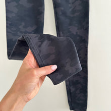 Load image into Gallery viewer, Spanx Camo Print High Rise Seamless Leggings Black Gray M
